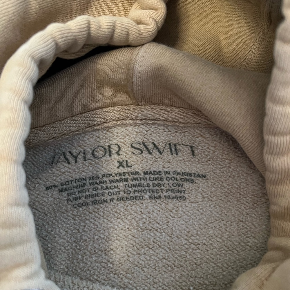 Fearless (Taylor’s Version) hoodie - Picture 4 of 6